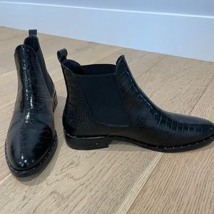 Freda Salvadore Croc Sleek Chelsea Boots Size 9 Never Worn